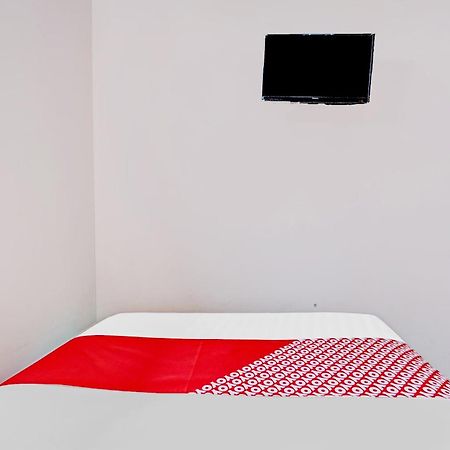 Oyo 90234 Dhoho Family Guest House Kediri  Exterior foto