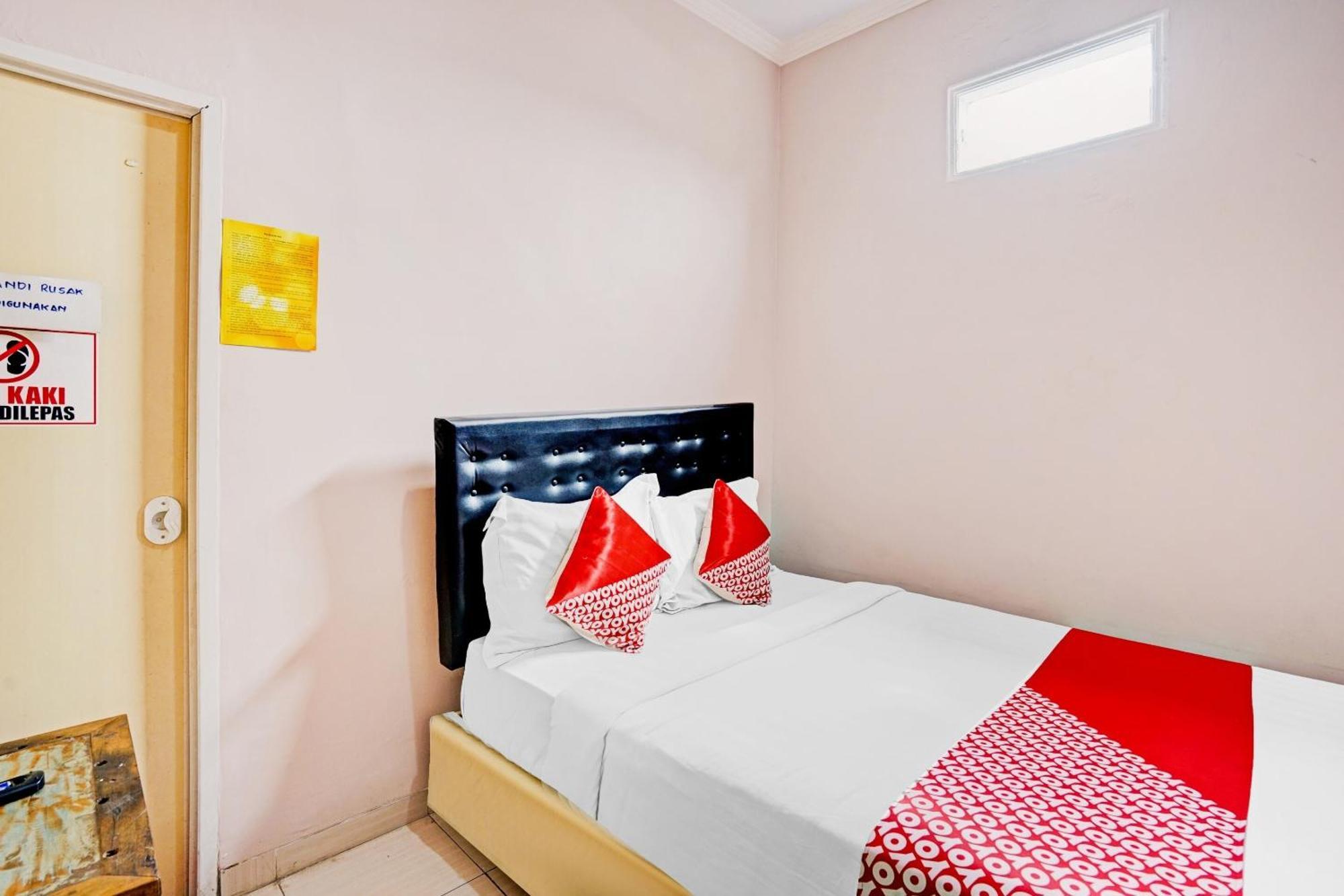 Oyo 90234 Dhoho Family Guest House Kediri  Exterior foto
